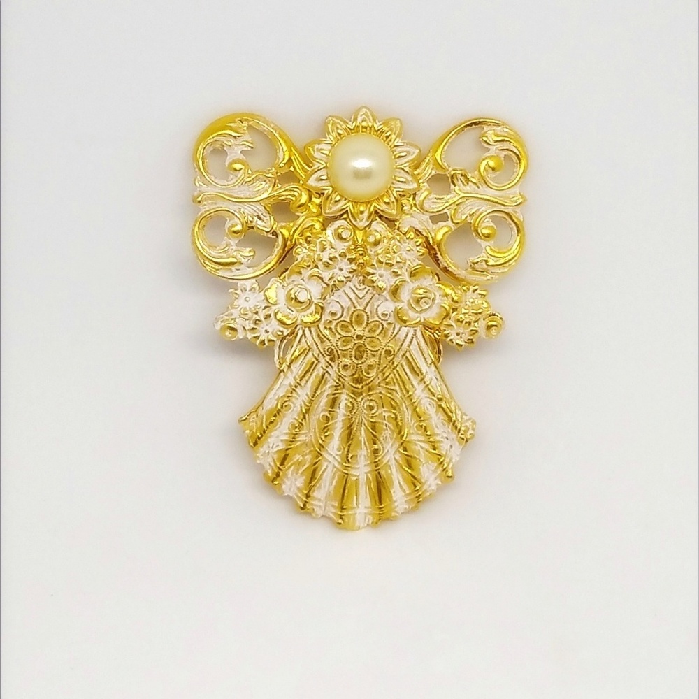 Jane AOL 1998 White and gold angel with pearl